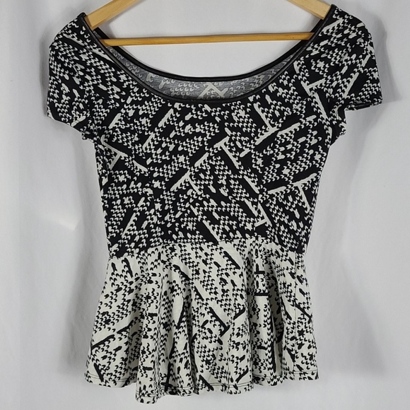 Black Off White Patterned Empire Tee Pleather Hem - Picture 2 of 9